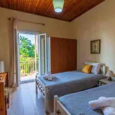 Kiki'S Beautiful House On Famous Village Pentati Екстер'єр фото