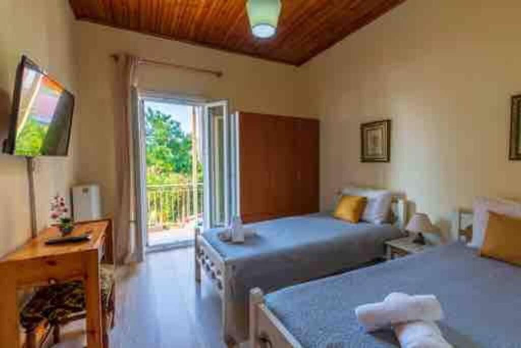 Kiki'S Beautiful House On Famous Village Pentati Екстер'єр фото